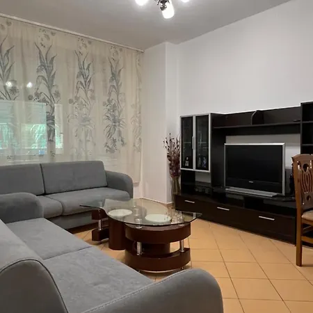 Leo's * Tirana